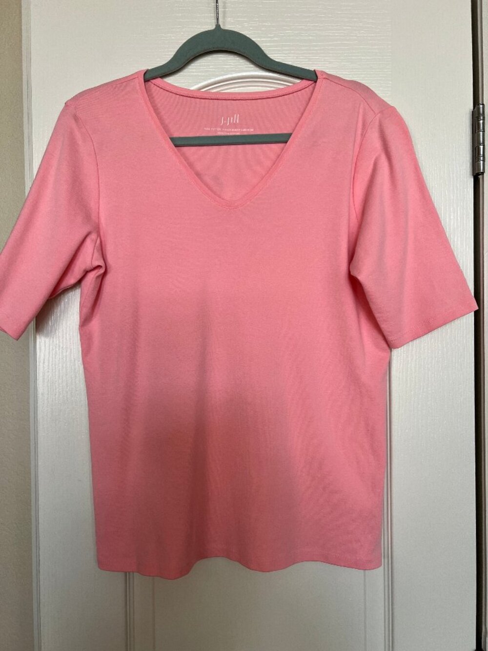 J. Jill v-neck elbow sleeve tee